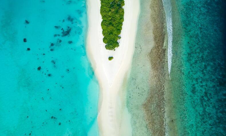 Viajes lujo remoto sostenibilidad islas playas