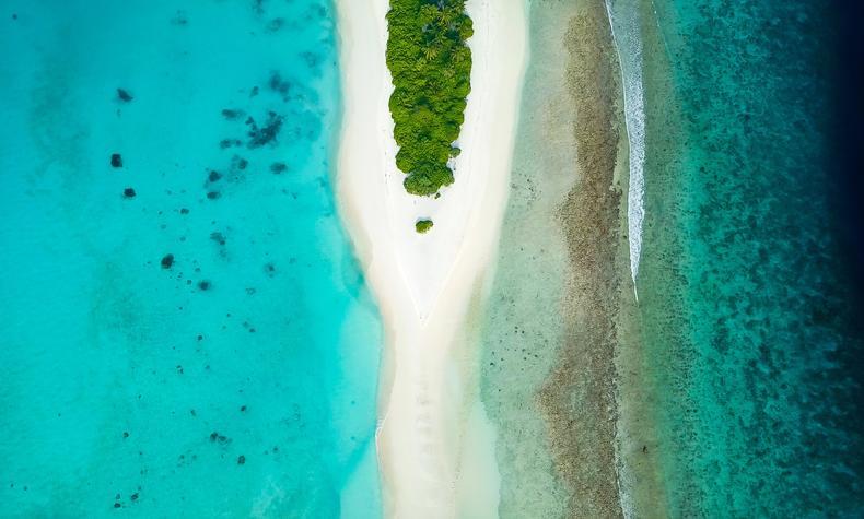 Viajes lujo remoto sostenibilidad islas playas