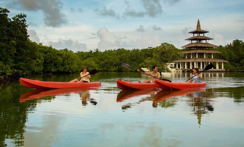 viaje lujo remoto isla romántica Siargao Filipinas nay palad kayak