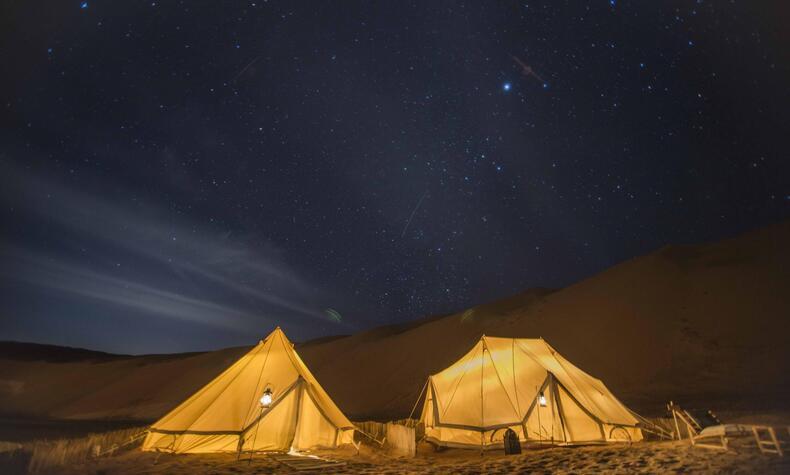 viaje lujo remoto omán noche en el desierto