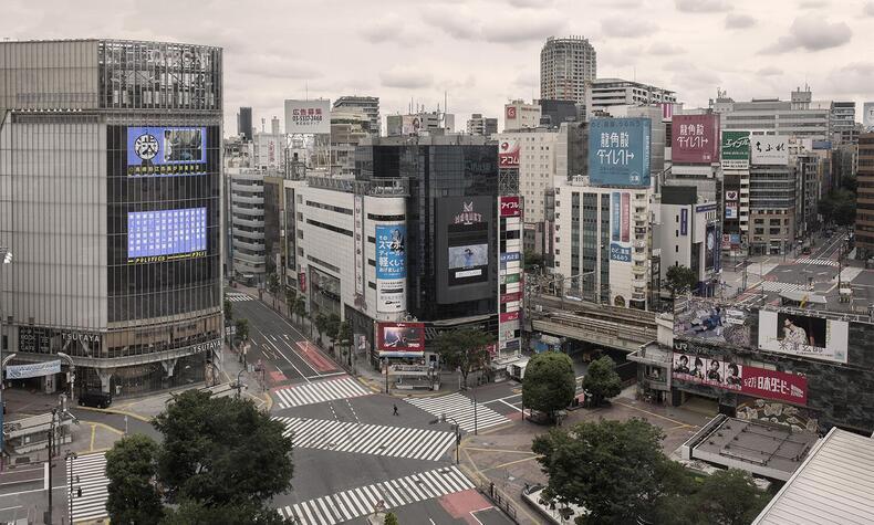 Soledad en la plaza de Shibuya, en Tokyo. Foto:Ignacio Pereira Ignacio pereira fotógrafo grandes ciudades Shibuya Tokyo