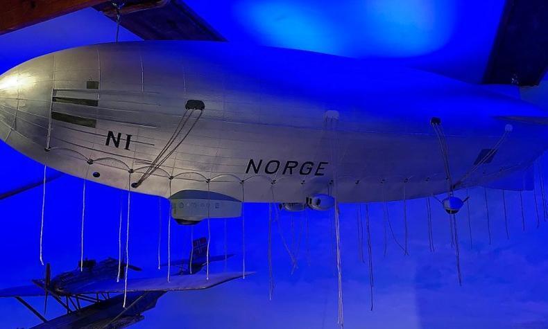 El Museo Polar muestra la época dorada de los exploradores polares. Aquí,la maqueta del épico dirigible Norge con el que Amundsen sobrevoló por primera vez el Polo Norte en 1912. dirigible norge