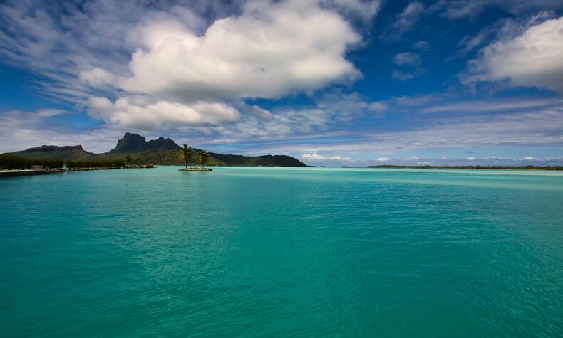 Las islas del Pacífico Sur inspiraron al escritor Robert L. Stevenson a narrar la vida, anécdotas y paisajes de esta parte paradisíaca del mundo. Foto: Gabor Koszeg en los mares del sur robert louis stevenson