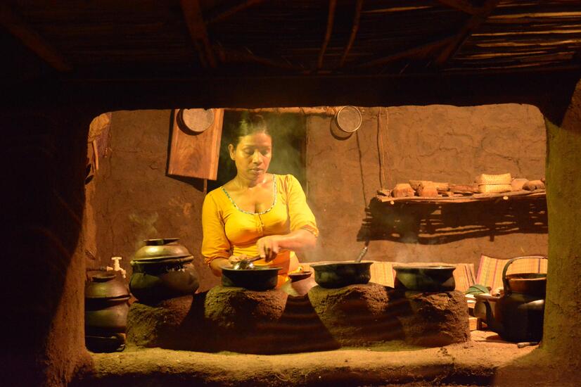 Una auténtica cena "Kamatha" cocinada al estilo tradicional de la isla viaje lujo isla sri lanka experiencia gastronomía ulagalla