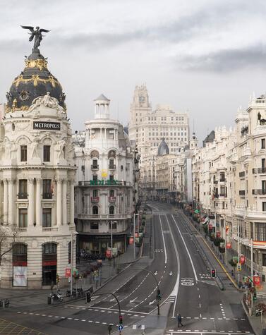 Edificio Metropolis en un Madrid vacío. Foto:Ignacio Pereira Ignacio pereira fotógrafo grandes ciudades Madrid