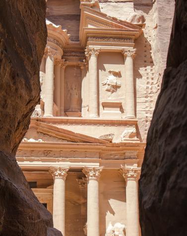 La ciudad fue excavada y esculpida directamente en la piedra. viaje lujo remoto Jordania Petra