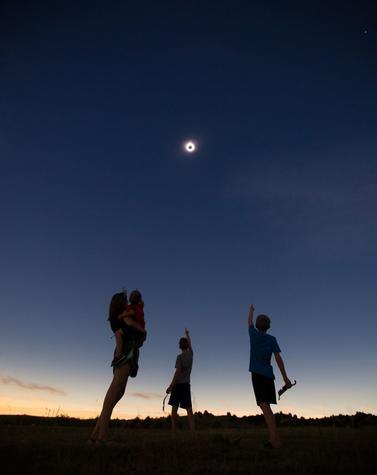 Observar un eclipse desde un punto remoto es una experiencia única y transformadora. Foto: Esencia Patagonia viaje eclipse solar patagonia 2020