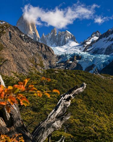 El macizo del Fitz Roy y uno de sus glaciares colgantes, en el entorno de El Chaltén. Foto: Gonzalo Gimeno.