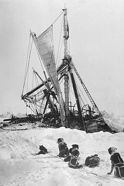 El Endurance poco antes de hundirse para siempre bajo el hielo aventura antártida polos shackleton endurance