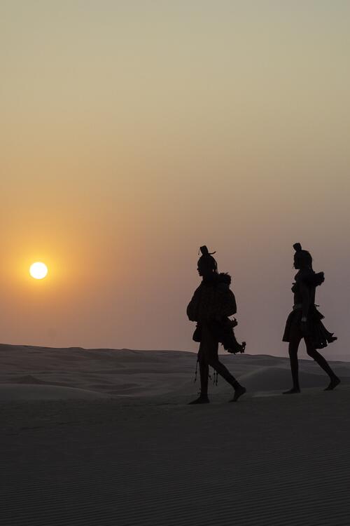 Himbas en Serra Cafema. Foto: Wearewilderness. Himbas en Serra Cafema. Foto: Wearewilderness.