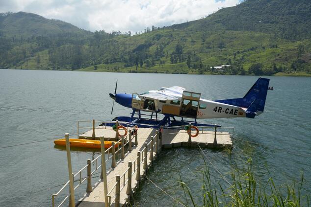 El hidroavión es uno de los medios de transporte más eficientes para descubrir gran parte de la isla viaje lujo isla sri lanka hidroavión lago castlereagh