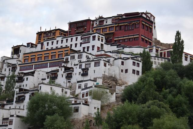 viaje lujo remoto a Ladakh India monasterio de drepung