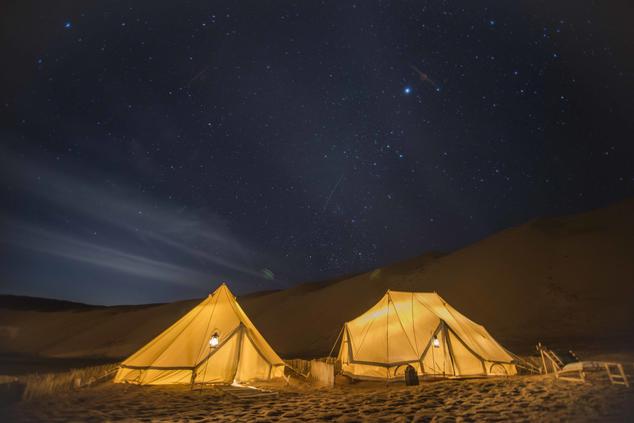 viaje lujo remoto omán campamento en el desierto