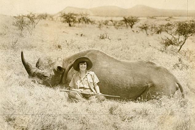 Osa Johnson se hizo célebre por enfrentarse ella sola a animales "peligrosos", rifle en mano. viaje safari kenia osa johnson historia