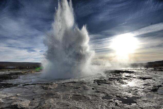 viaje lujo aventura Islandia geiser strokkur