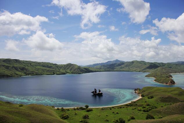 viajes lujo experiencia aventura mar de flores indonesia.