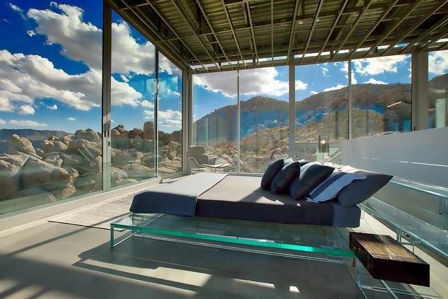 Un alojamiento de lujo sostenible totalmente integrado en la naturaleza del desierto. Fotos: Invisible House casa invisible joshua tree california
