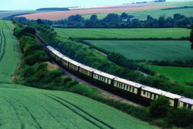 El British Pullman hace un recorrido por los paisajes más bellos de la campiña inglesa. Foto: Belmond belmond british pullman