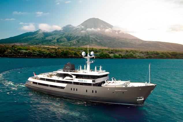 El yate Aqua Blu realiza un crucero exclusivo por el archipiélago de Raja Ampat de 7 días de duración. yate lujo aqua blu raja ampat
