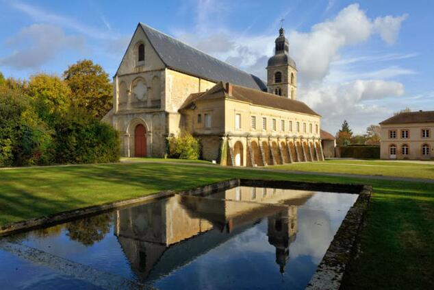 La abadía donde el monje benedictino Dom Pérignon descubrió cómo elaborar el champán. abadia hautvillers dom pérignon