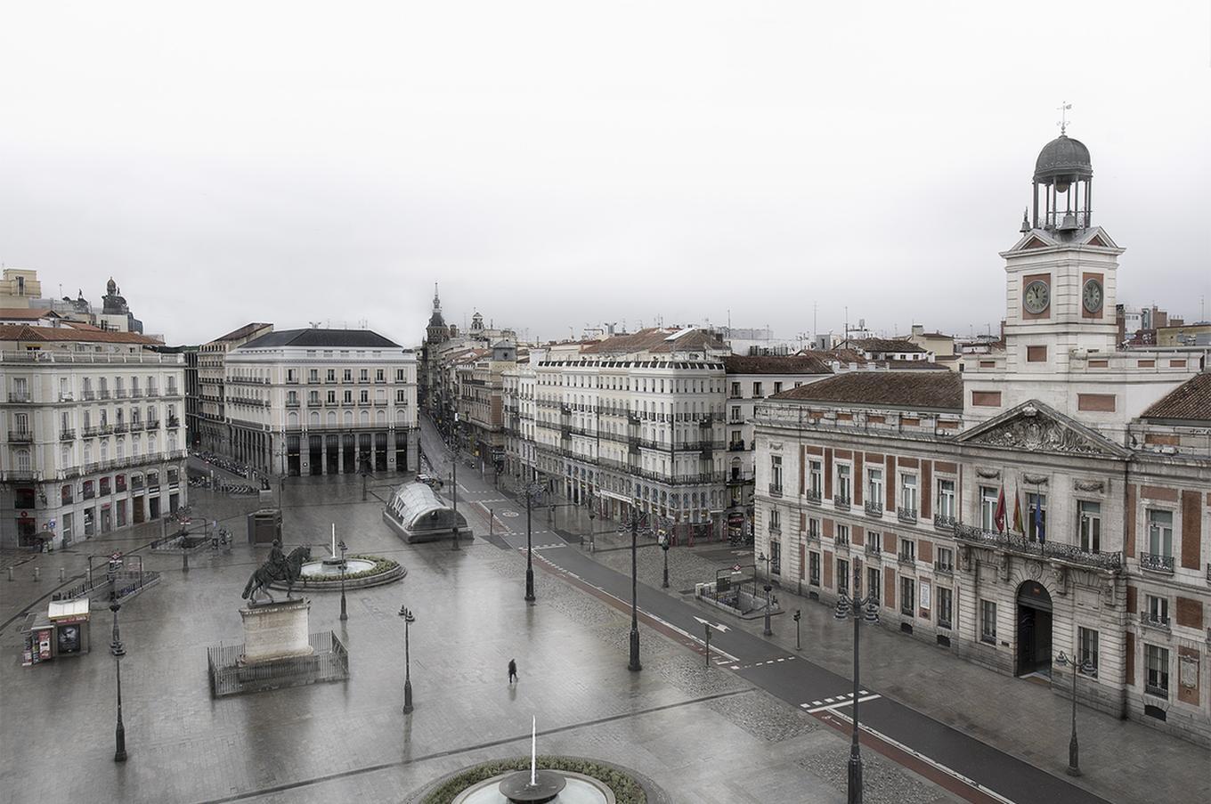 La madrileña Puerta del Sol vacía. Foto:Ignacio Pereira ignacio pereira fotografía madrid puerta del sol