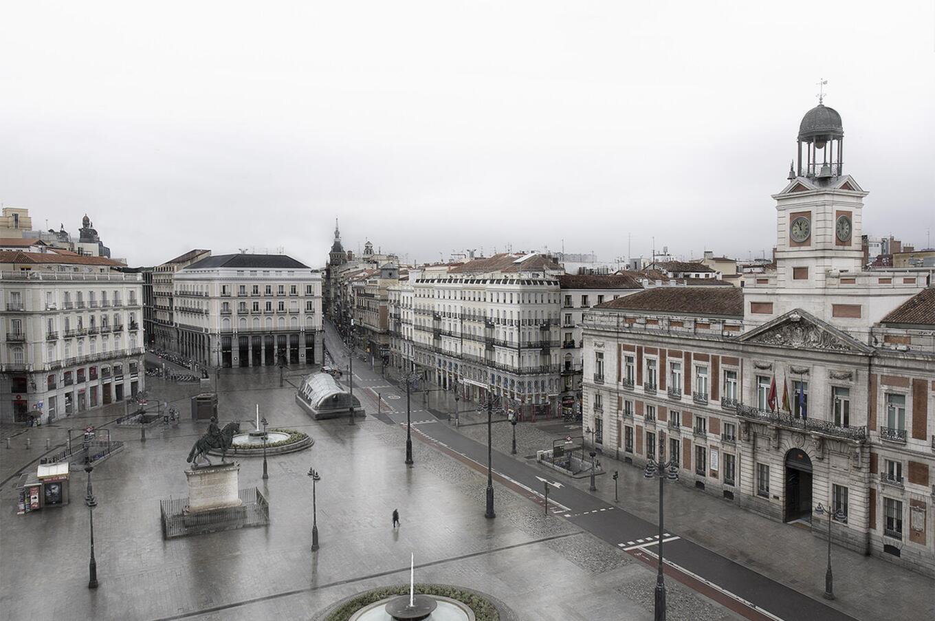 La madrileña Puerta del Sol vacía. Foto:Ignacio Pereira. ignacio pereira fotografía madrid puerta del sol
