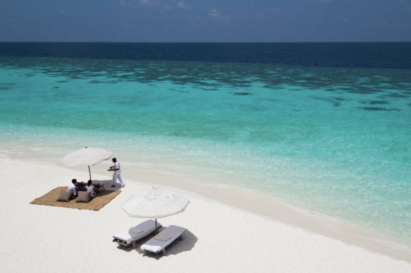 viaje lujo remoto islas maldivas soneva fushi playa