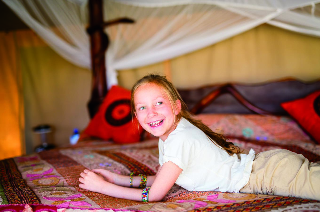 La mágica experiencia de dormir en una tienda viaje lujo en familia safari reserva Madikwe Sudáfrica