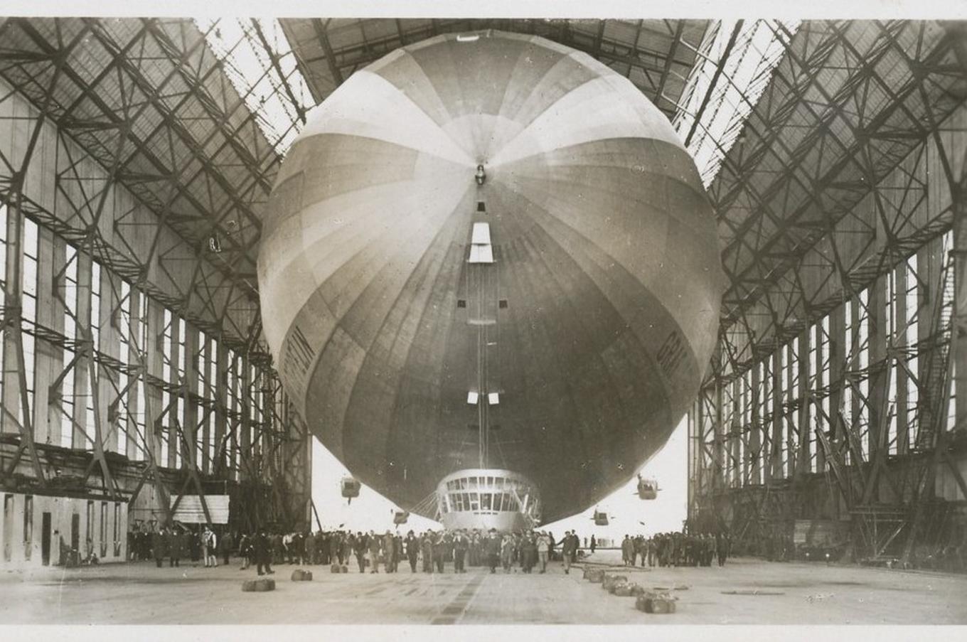 Los enormes hangares que proliferaron por Europa en la década de los años 30 se utilizaban principalmente para la construcción, mantenimiento y almacenamiento de dirigibles viaje dirigible graf zeppelin hangar