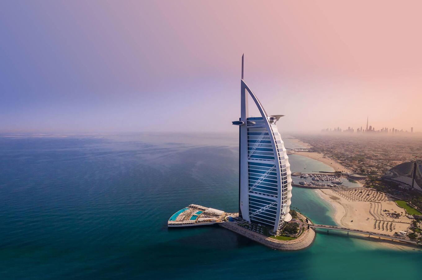 El Burj Al Arab, en Dubai, está considerado el hotel más lujoso del mundo. burj al arab hotel lujo dubai