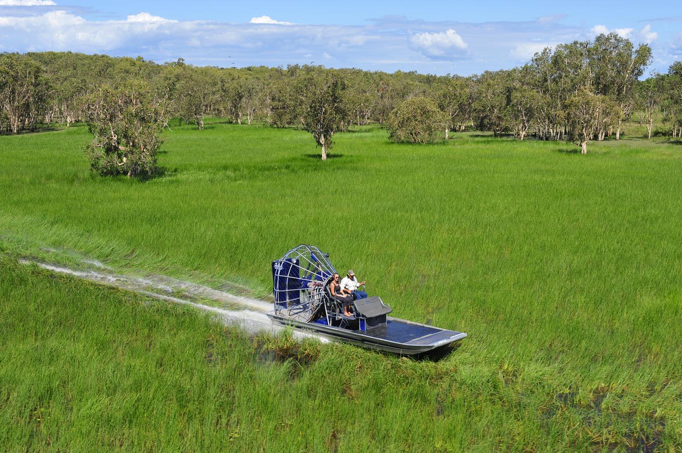 Un safari diferente por las llanuras inundadas de Australia a bordo de un aerodeslizador. Foto: Bamurru Plains bamurru plains aeroseslizador
