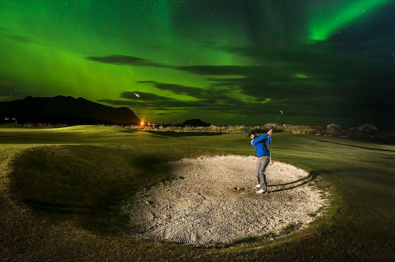 jugar al golf islas Lofoten