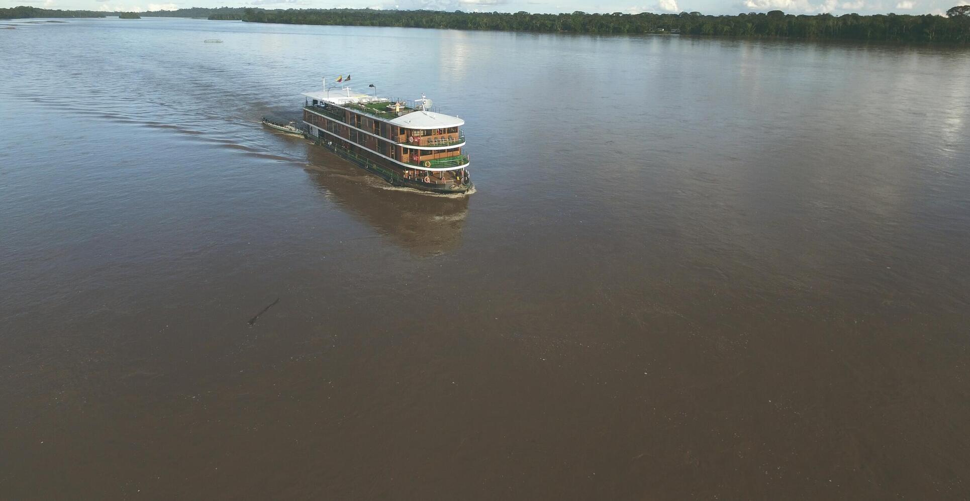 viaje lujo remoto experiencia barco Anakonda Amazonas Ecuador