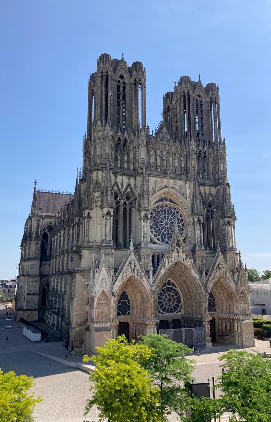La construcción de la catedral de Reims se inició en 1211 y finalizó en 1516 catedral notre dame reims